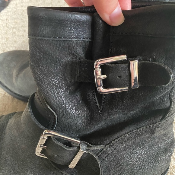 Black suede Vince Camuto booties - Picture 5 of 6